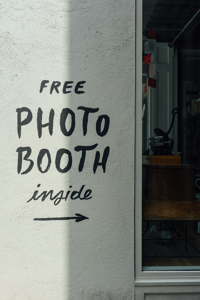 10 Photo Booth Rental Ideas That Can Give Guests Something to Talk About After the Event